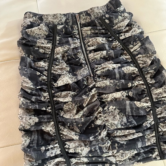 Oh Polly Fall for Floral Printed Ruched Mesh Mini Skirt in Black - Picture 3 of 4